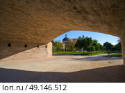 Valencia Trinidad Trinitat bridge in Turia gardens park at Spain. Стоковое фото, агентство Ingram Publishing / Фотобанк Лори