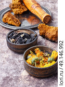 Healing gathering roots and herb. Medicinal herbs of folk medicine comfrey, inonotus obliquus and calendula. Стоковое фото, агентство Ingram Publishing / Фотобанк Лори