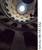 The spectacular Dome of the Rotunda just above the Edicule at the Church of the Holy Sepulchre in the old city of Jerusalem, Israel. Стоковое фото, агентство Ingram Publishing / Фотобанк Лори