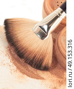 Face powder and brush. close up. Стоковое фото, агентство Ingram Publishing / Фотобанк Лори