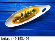 Scrambled eggs with baby langoustines, prawns shrimps and leeks. Стоковое фото, агентство Ingram Publishing / Фотобанк Лори