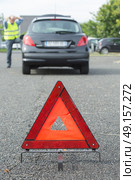 warning triangle behind stalled car. Стоковое фото, агентство Ingram Publishing / Фотобанк Лори