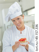 Young female patisserie chef. Стоковое фото, агентство Ingram Publishing / Фотобанк Лори