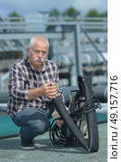 old man finished hoovering or cleaning outdoors. Стоковое фото, агентство Ingram Publishing / Фотобанк Лори