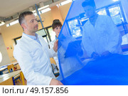 professor with students. Стоковое фото, агентство Ingram Publishing / Фотобанк Лори