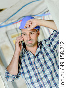 Worker looking doubtful. Стоковое фото, агентство Ingram Publishing / Фотобанк Лори