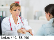 doctor messuring blood pressure of a patient. Стоковое фото, агентство Ingram Publishing / Фотобанк Лори