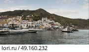 Boats at dock by coastal town, Sant'Angelo, Ischia Island, Campania, Italy. Стоковое фото, агентство Ingram Publishing / Фотобанк Лори