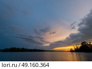 View of the lake at sunset, Lake of The Woods, Ontario, Canada. Стоковое фото, агентство Ingram Publishing / Фотобанк Лори