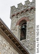 Low angle view of church bell tower, Radda in Chianti, Tuscany, Italy. Стоковое фото, агентство Ingram Publishing / Фотобанк Лори