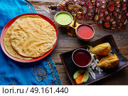 Samosa with Papadam indian recipe red and green sauces samoosa or sambusa. Стоковое фото, агентство Ingram Publishing / Фотобанк Лори