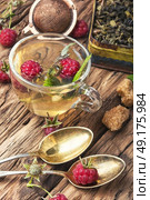 Tea with raspberries. Стоковое фото, агентство Ingram Publishing / Фотобанк Лори
