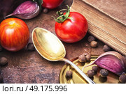 domestic pickle tomato. tomato,pepper peas and garlic for pickling to the old national recipe. Стоковое фото, агентство Ingram Publishing / Фотобанк Лори
