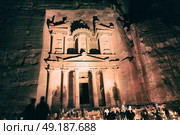the antique site of petra in jordan the beautiful wonder of the world at night. Стоковое фото, агентство Ingram Publishing / Фотобанк Лори