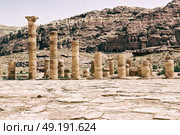 in petra jordan the antique street full of columns and architecture heritage. Стоковое фото, агентство Ingram Publishing / Фотобанк Лори