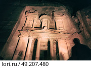 the antique site of petra in jordan the beautiful wonder of the world at night. Стоковое фото, агентство Ingram Publishing / Фотобанк Лори