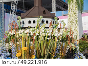 Flower arrangement dedicated to the city of Kronstadt at the international flower festival in St. Petersburg. The legendary Kronstadt.Close-up (2022 год). Стоковое фото, фотограф Регина Ерофеева / Фотобанк Лори