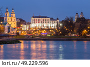 Minsk city center view and Svislach river in the evening. (2015 год). Стоковое фото, фотограф Максим Забаровский / Фотобанк Лори