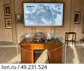 The desk in the office of Meir Dizengoff, first mayor of Tel Aviv-Yafo. Редакционное фото, фотограф Irina Opachevsky / Фотобанк Лори
