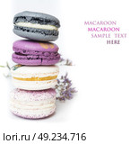 colorful macaroon cakes  against white background. Стоковое фото, агентство Ingram Publishing / Фотобанк Лори