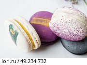 colorful macaroon cakes  against white background. Стоковое фото, агентство Ingram Publishing / Фотобанк Лори