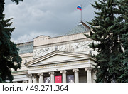 Государственнный музей изобразительных искусств имени А. С. Пушкина. Крупный план здания. Москва. Редакционное фото, фотограф E. O. / Фотобанк Лори