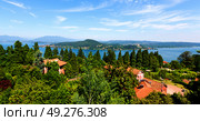 in italy landscape panorama of lake and mountain hill beautiful destination. Стоковое фото, агентство Ingram Publishing / Фотобанк Лори