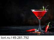 Refreshing Cocktail With Red Chili Garnish on a Dark Background Ready for Enjoyment. Стоковое AI-изображение, AI-художник Юлия Гапеенко / Фотобанк Лори