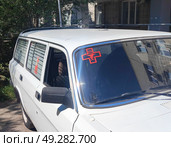 Автомобиль медицинской службы. Волга универсал. A medical service vehicle. Volga station wagon. 医疗服务车辆。 伏尔加旅行车。 Редакционное фото, фотограф Денис Баданин / Фотобанк Лори