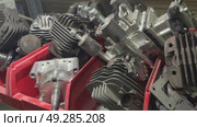 Internal combustion engine parts, cylinders, pistons, cylinder heads are on the shelves in the repair shop. Стоковое видео, видеограф Куликов Константин / Фотобанк Лори
