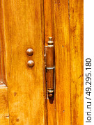 antique old door and ancien wood closed house hinge . Стоковое фото, агентство Ingram Publishing / Фотобанк Лори