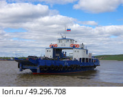 Паром-теплоход СП-20 (бортовой №ОИ-04-1144) на паромной переправе Тобольск - Бекерево. Река Иртыш, Тюменская область. Редакционное фото, фотограф Алексей Иванов / Фотобанк Лори