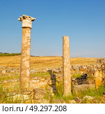  pamukkale    old     construction in asia turkey the column  and the roman temple . Стоковое фото, агентство Ingram Publishing / Фотобанк Лори