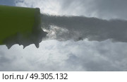 Foam cannon on the background of the sky with clouds. White foam flies out onto the playground for the celebration. Стоковое видео, видеограф Darya Komarova / Фотобанк Лори