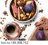 turkish coffee with figs. roasted coffee beans and spices for coffee. Стоковое фото, агентство Ingram Publishing / Фотобанк Лори