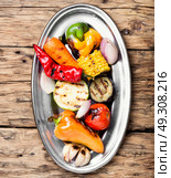 dish with grilled vegetables. grilled vegetables on a fashionable metal plate. Стоковое фото, агентство Ingram Publishing / Фотобанк Лори