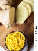 Spices and herbs in ceramic bowls. curcuma and ginger seasoning. Colorful natural additives. Стоковое фото, агентство Ingram Publishing / Фотобанк Лори