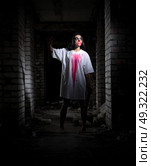 Zombie girl in old house. Стоковое фото, агентство Ingram Publishing / Фотобанк Лори