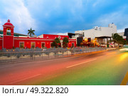 Cancun sunset at Boulevard Kukulcan in Hotel zone hotelera of Mexico. Стоковое фото, агентство Ingram Publishing / Фотобанк Лори