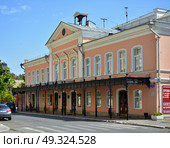 Здание Драмтеатра в Астрахани (2017 год). Редакционное фото, фотограф Павел Просянов / Фотобанк Лори