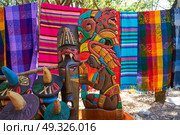Chichen itza Mayan handcrafts and serapes in Yucatan Mexico. Стоковое фото, агентство Ingram Publishing / Фотобанк Лори
