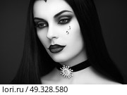 Halloween Vampire Woman portrait. Beautiful Glamour Fashion Sexy Vampire Lady with Long Dark Hair, Beauty Make Up and Costume. Стоковое фото, агентство Ingram Publishing / Фотобанк Лори