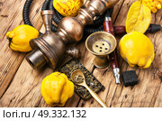 Nargile with quince. Smoking smoking hookah in Arabic style with the tobacco aroma of ripe quince. Стоковое фото, агентство Ingram Publishing / Фотобанк Лори