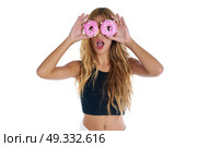 Teen girl holding donuts on her eyes as goggles at white background. Стоковое фото, агентство Ingram Publishing / Фотобанк Лори