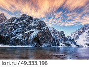 winter sunrise over Lago di Braies, Dolomites, Italy. winter sunrise with colorful cloudscape over Lago di Braies, Dolomites, Italy. Стоковое фото, агентство Ingram Publishing / Фотобанк Лори