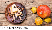 unusual ice cream with pumpkin. extraordinary ice cream with pumpkin taste and hazelnut. Стоковое фото, агентство Ingram Publishing / Фотобанк Лори