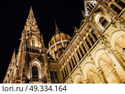 The Hungarian Parliament in Budapest on the Danube in the night lights of the street lamps. Стоковое фото, агентство Ingram Publishing / Фотобанк Лори