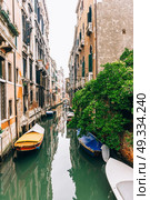 narrow streets and canals of Venice Italy. Стоковое фото, агентство Ingram Publishing / Фотобанк Лори