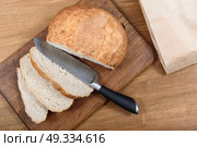 grain bread is sliced on the Board. Стоковое фото, агентство Ingram Publishing / Фотобанк Лори