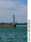 river lighthouse on the gateway through the cascade of hydroelectric power. Стоковое фото, агентство Ingram Publishing / Фотобанк Лори